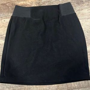 Mini skirt. Black. Elastic waist. Size: medium